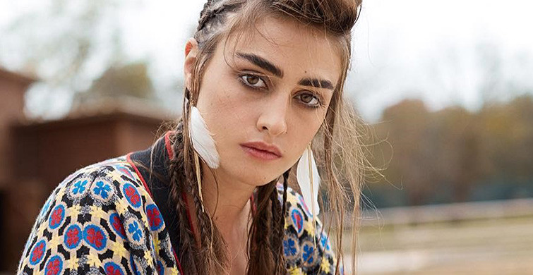 Esra Bilgiç Ramo Dizisinin Setinden Çok Uzakta
