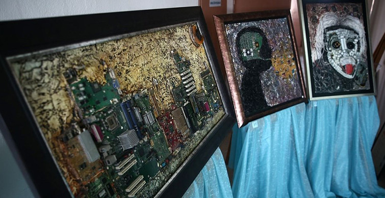 Eski Bilgisayar Parçalarından Yapılan Sanat Eseri Tablolar