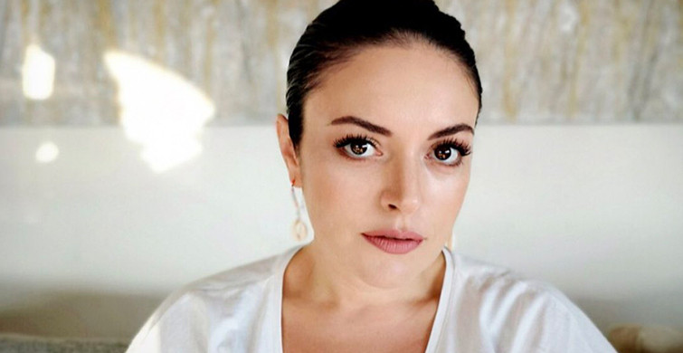 Ezgi Mola