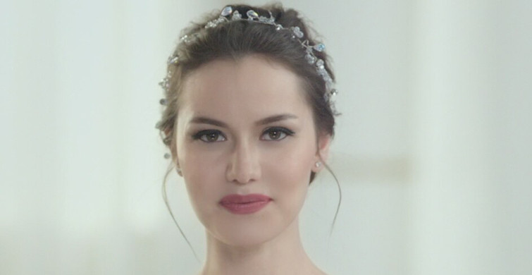Fahriye Evcen'de Estetik Yaptıran Ünlüler Kervanına Mı Katıldı?