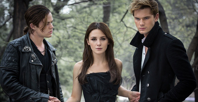 Fallen Filmi Nerede Çekildi? Oyuncuları Kimler, Konusu Ne?