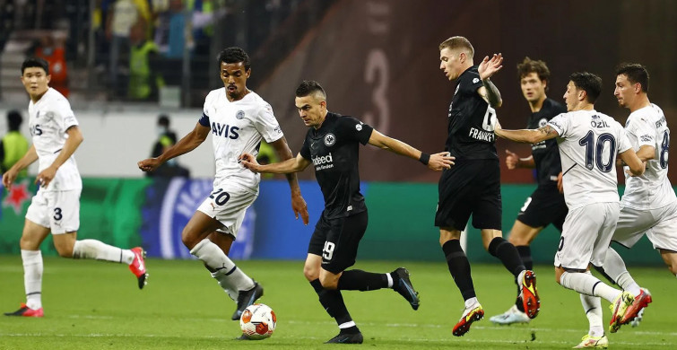 Fenerbahçeli Mesut Özil'in Frankfurt Maçındaki Performansı İngiltere'de Gündem Oldu!