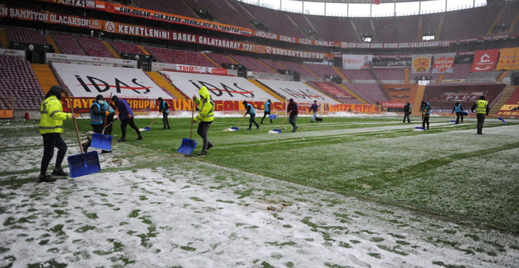 Galatasaray'dan Kötü Zeminle İlgili Açıklama