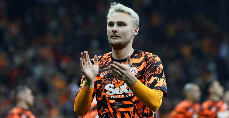 Galatasaraylı Victor Nelsson bu sezonu kötü geçirmelerinin nedeninin Domenec Torrent değil futbolcular olduğunu söyleyerek hocasını savundu