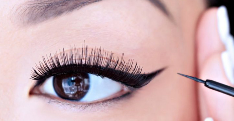 Kuyruklu Eyeliner Nasıl Sürülür?