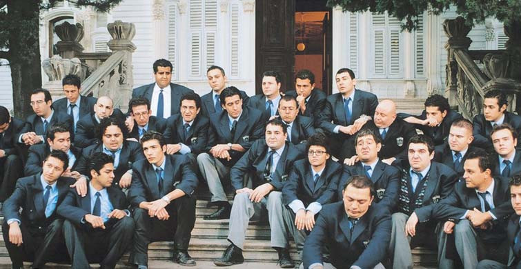 Hababam Sınıfı Merhaba Filmi Nerede Çekildi? Oyuncuları Kimler, Konusu Ne?