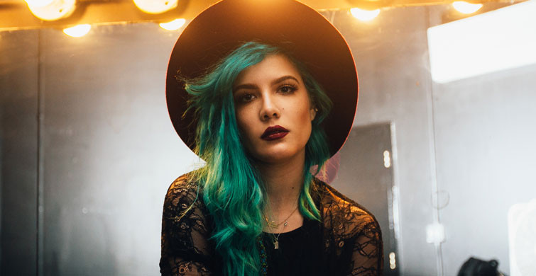 Halsey, Hamileliği Hakkında Yapılan Yorumlara Tepki Gösterdi