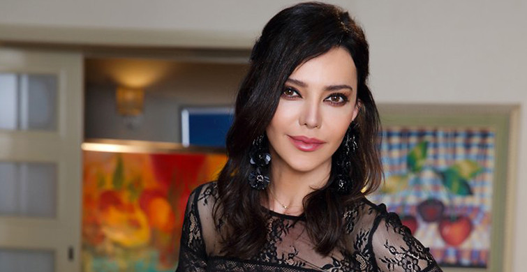 Hande Ataizi Güzellik Açıklamasıyla Dikkat Çekti
