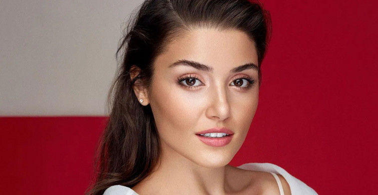Hande Erçel'in Siyah Beyaz Paylaşımı Hayranlarından Tam Not Aldı