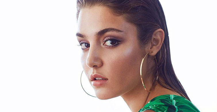 Hande Erçel, Köpekleriyle Paylaşım Yaptı