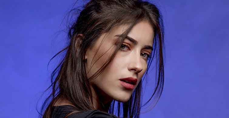 Hazal Kaya'dan Yangın Açıklaması