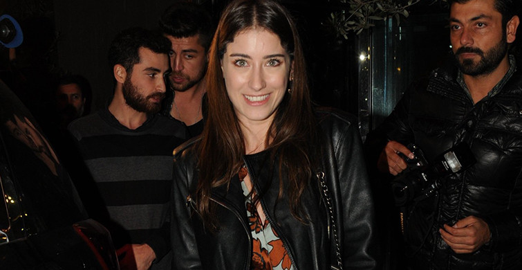 Hazal Kaya, Hamile Olduğunu Sosyal Medya Hesabından Duyurdu