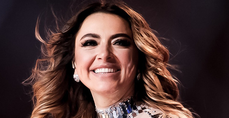 Hadise Ailesiyle Tatile Çıktı