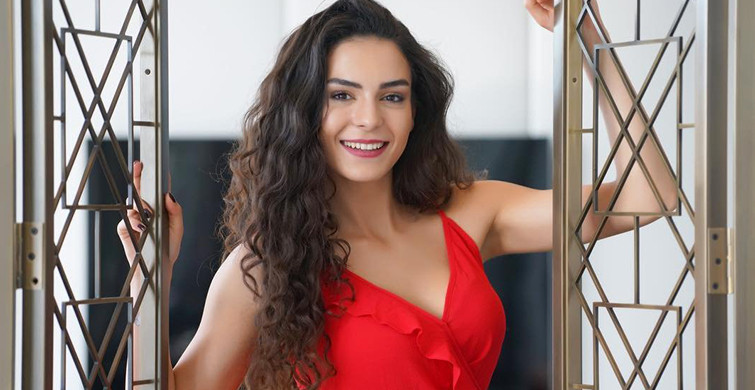 Ebru Şahin Film Setinden İlk Kareyi Paylaştı