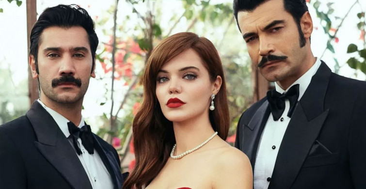 Hilal Altınbilek Kırmızı Bikinisiyle Plajın Yıldızı Oldu!