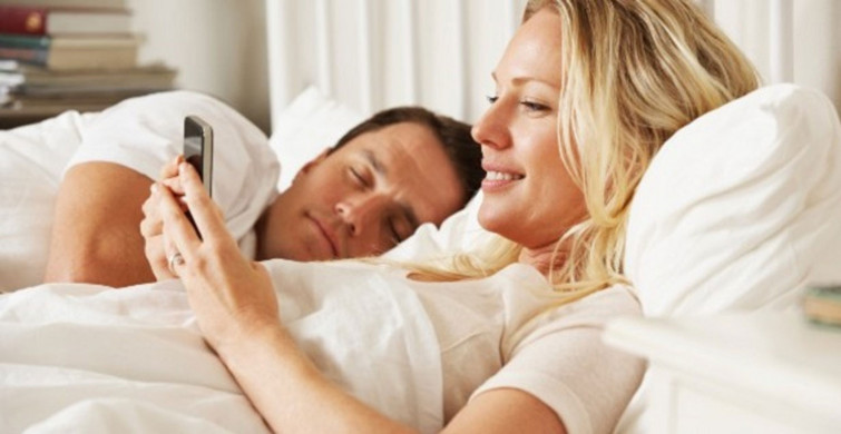 İlişkilere zarar veren telefon alışkanlıkları