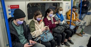 Londra Metrosunda Coronavirüse Davet !