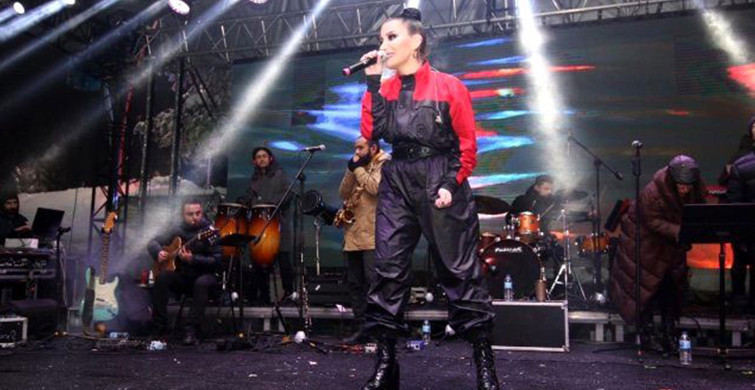 Kartepe Konserinde Küfür Eden İrem Derici Özür Diledi 