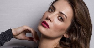 İrem Sak Karantina Günlerine Göndermede Bulundu