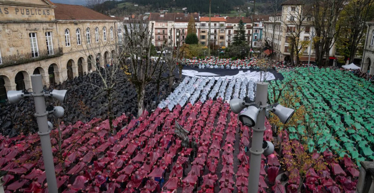 İspanya'dan Filistin'e insan mozaikli destek