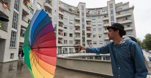 İsviçre'de Karantinadan Şemsiyeli Koro
