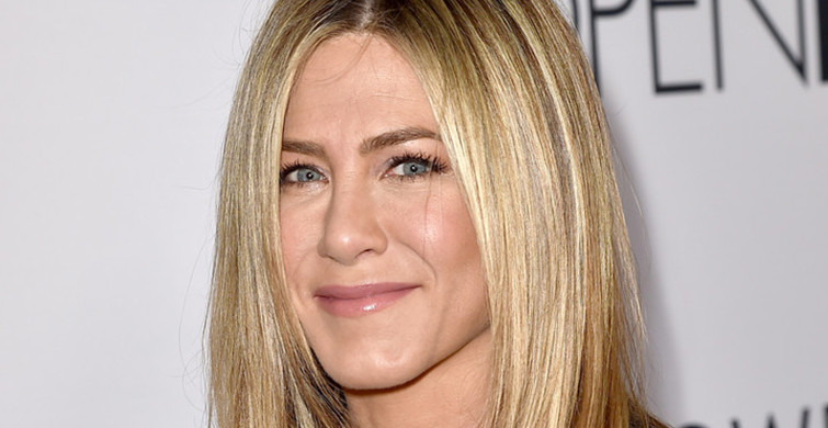 Jennifer Aniston, Köpeği Clyde ile Beğeni Topladı