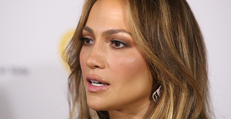 Jennifer Lopez Sahneye Çağırdığı Hayranının Kucağında Dans Etti!