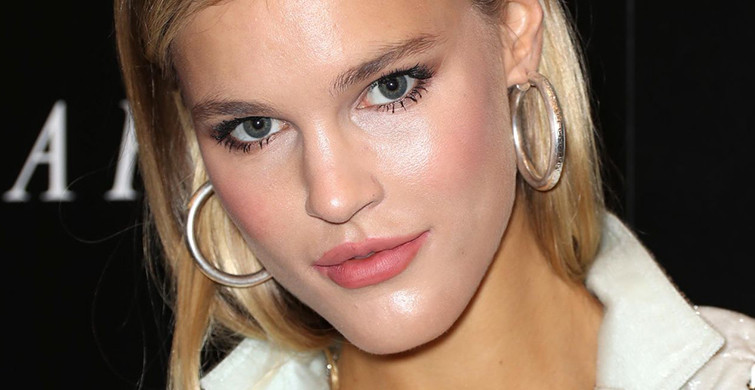 Ünlü model Joy Corrigan Dekolteli Elbisesiyle Festivale Damgasını Vurdu
