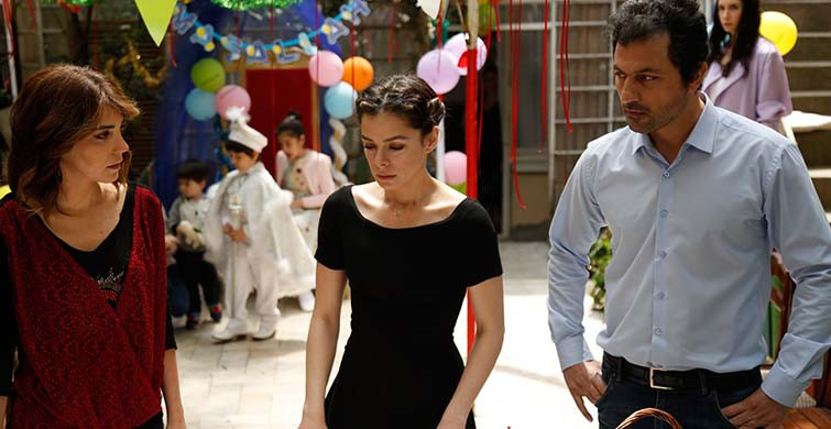Ceyda ve Bahar Yemek İşine Giriyor