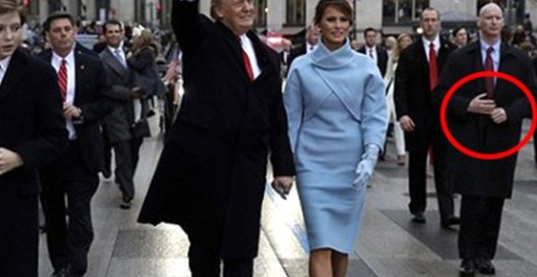 Trump'ın Korumasının Ellerine Dikkat Edenler Şok Gerçeği Yakaladı!