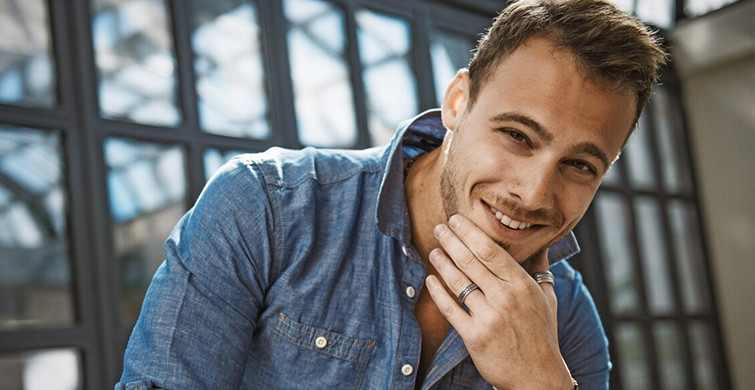 Kerem Bürsin Siyah Beyaz Fotoğrafıyla Sosyal Medyayı Salladı
