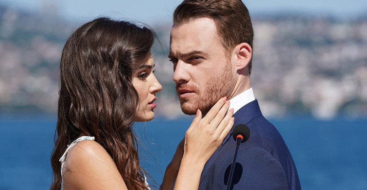 Kerem Bursin ve Hande Erçel'den Plaj Pozları! Şimdi De Bu Moda Oldu