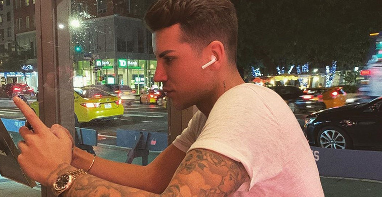 Kerimcan Durmaz Metroda Kalça Dansı Yaptı