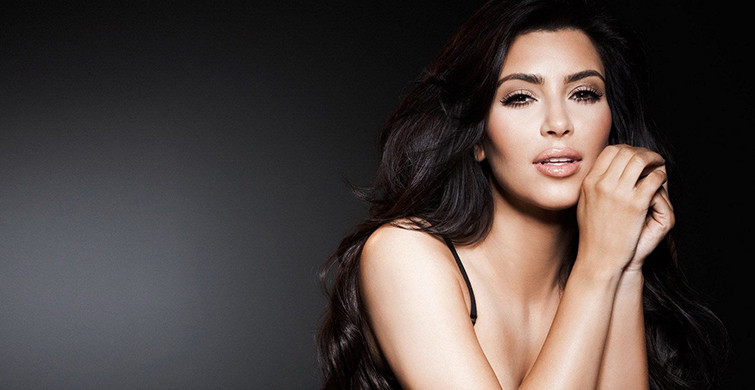 Kim Kardashian Dekoltesiyle Benzinliği Salladı
