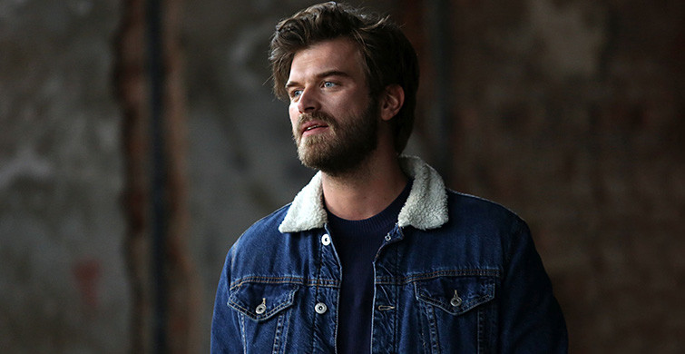 Kıvanç Tatlıtuğ Yeni Dizi Müjdesi Verdi