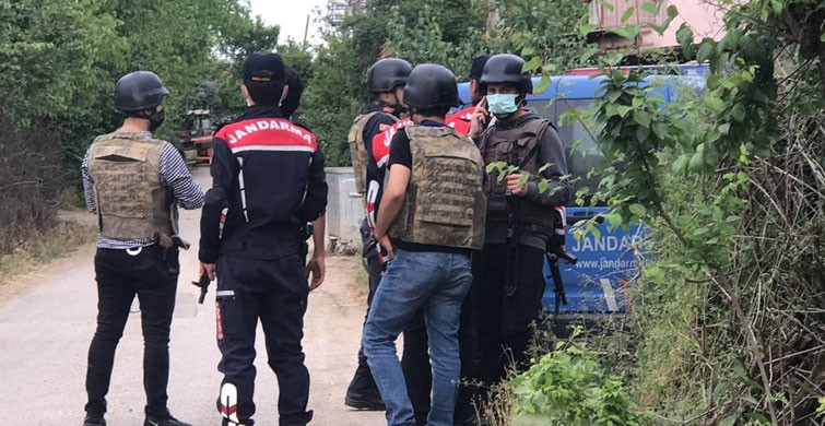 Kocaeli'nde Ailesini Rehin Alan Kişi, Tüfekle Babasını Öldürdü
