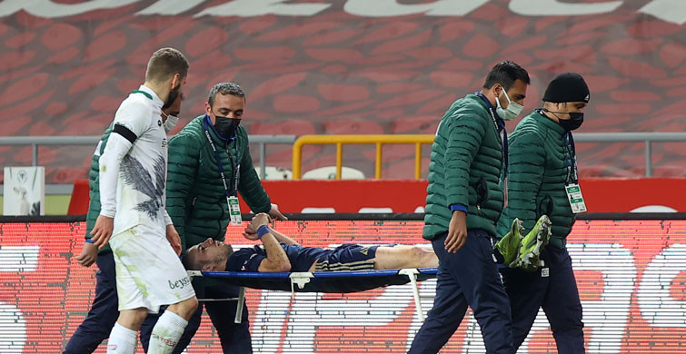 Konyaspor Karşılaşmasında Hastaneye Kaldırılan Pelkas Herkesi Korkuttu!