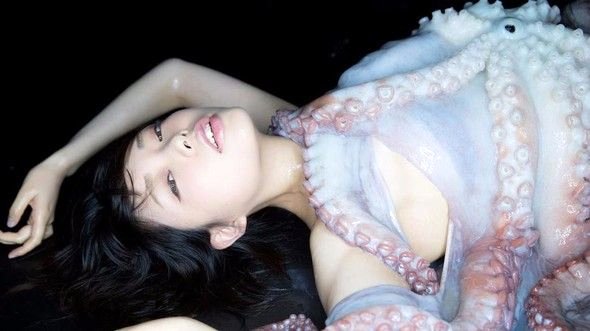 Sosyal Medyayı karıştıran Japon Modelin İlginç Pozları