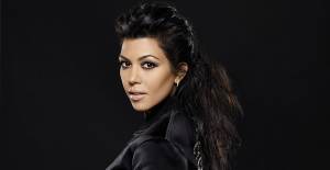 Kourtney Kardashian Led Işıklı Maske Satışına Başladı