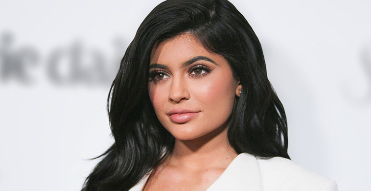 Kylie Jenner Takipçilerinin Sorularını Yanıtladı
