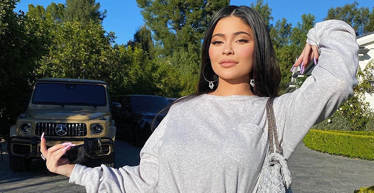 Kylie Jenner Cesur Paylaşımıyla Olay Oldu