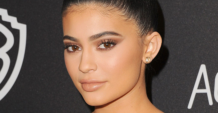 Kylie Jenner'ın Parti Elbisesi Başına Bela Oldu