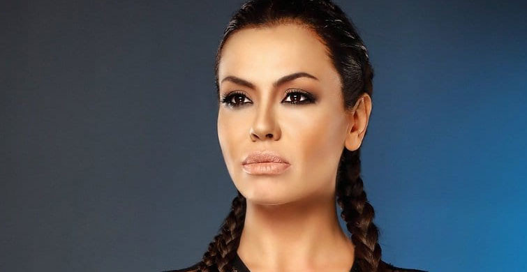 Lara: Dudaklarını Küçülttürdü
