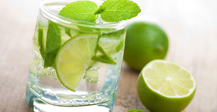 30 Gün Limonlu Su İçerseniz Ne Olur? Aç Karnına İçince Faydasına İnanamayacaksınız!