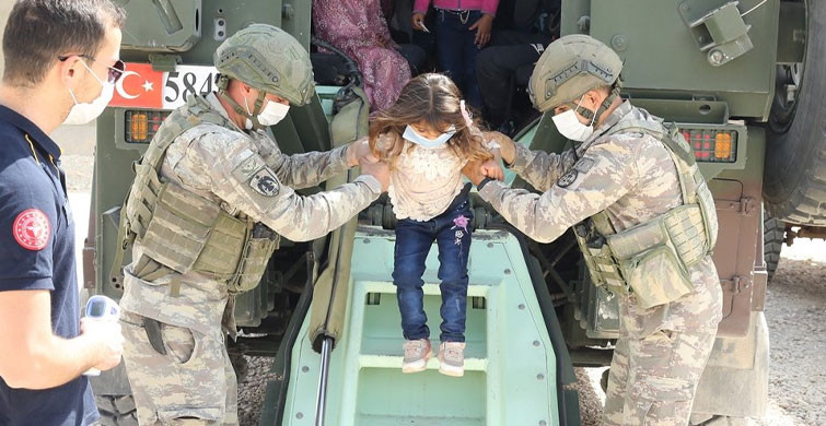 Mehmetçik, Suriyeli Çocuklara Bayram Tadında Gün Yaşattı