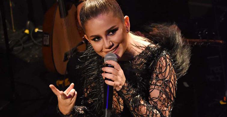 Merve Özbey Türkiye Turnesine Çıkıyor