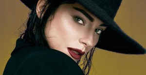 Merve Boluğur Bebeklik Fotoğrafını Paylaştı