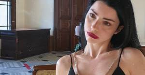Merve Boluğur, Siyah Mayosuyla Dikkat Çekti