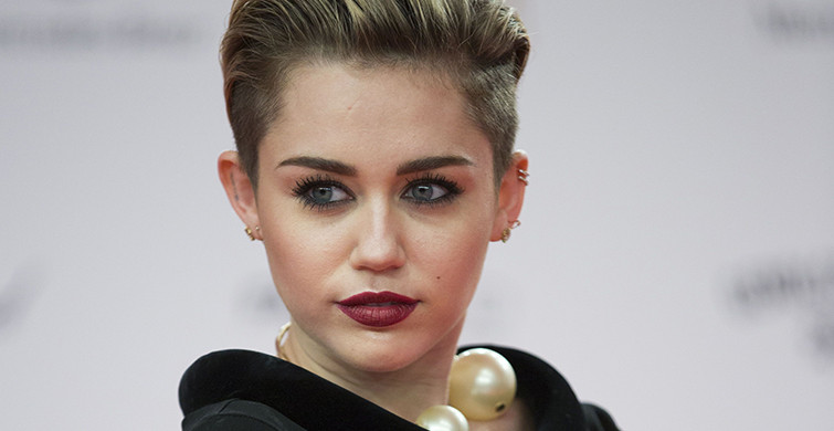 Miley Cyrus ile Cody Simpson Aşk mı Yaşıyor?