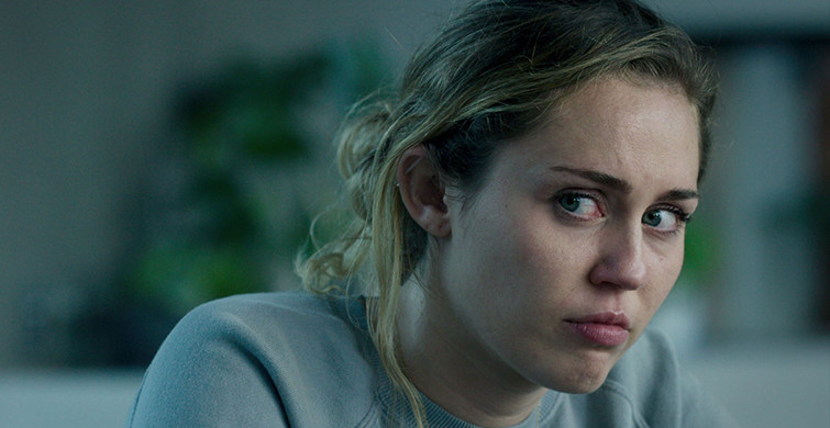 Miley Cyrus Kimdir? Miley Cyrus Boyu Kaç, Kilosu Kaç, Aslen Nereli, Sevgilisi Kimdir?